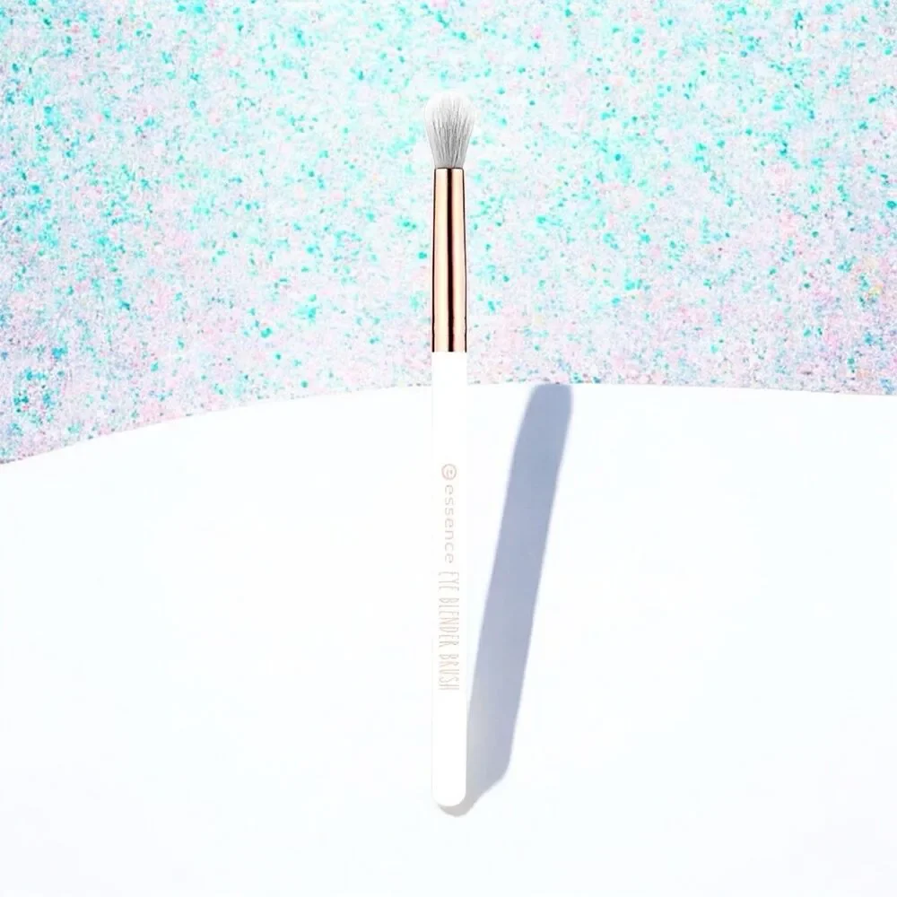 Essence Eye Blender Eyeshadow Brush Brand New in Box